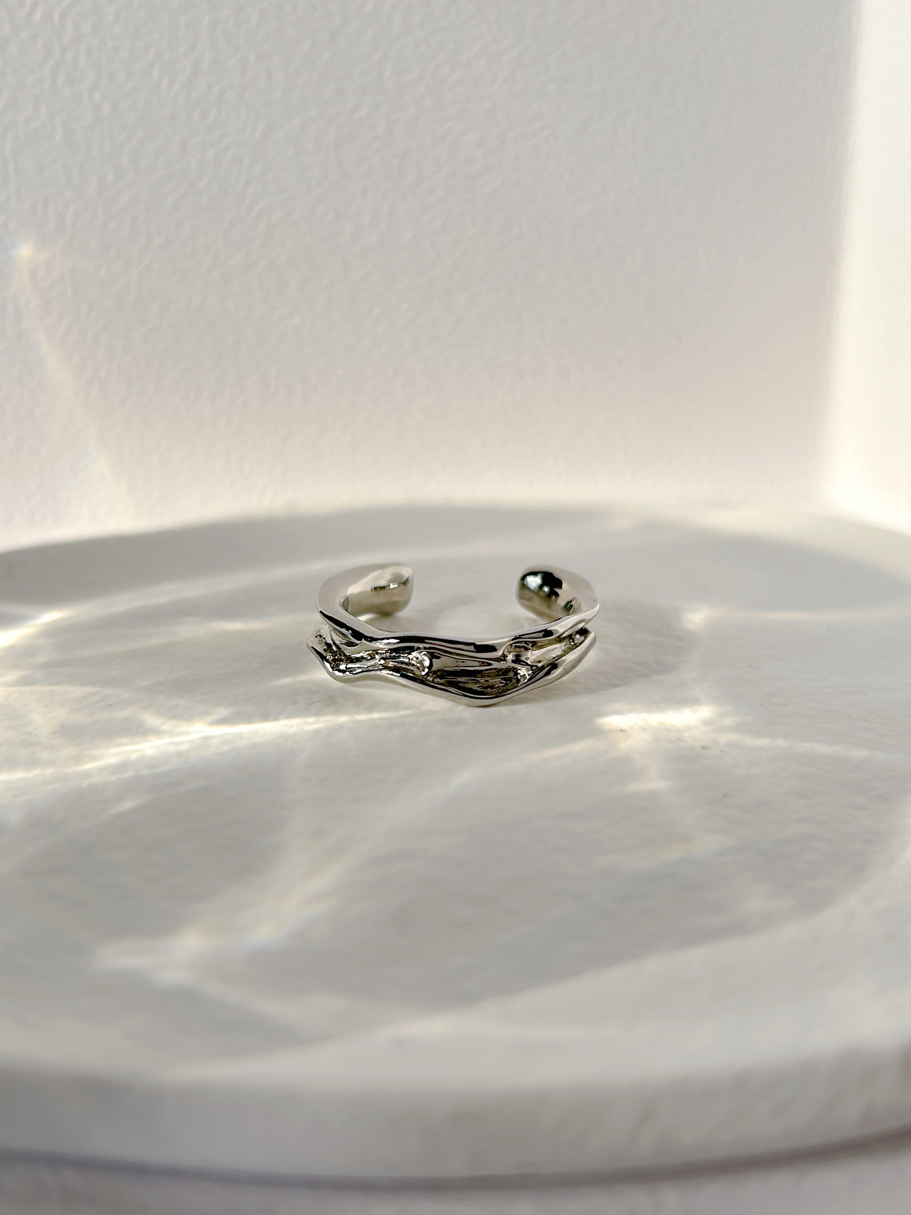 Clara - Form, without symmetry.