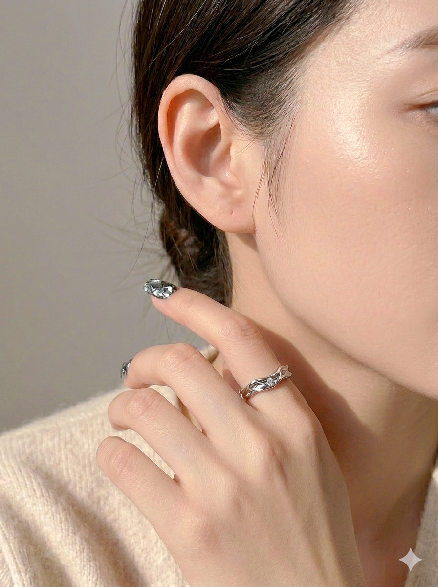 Clara - Form, without symmetry.