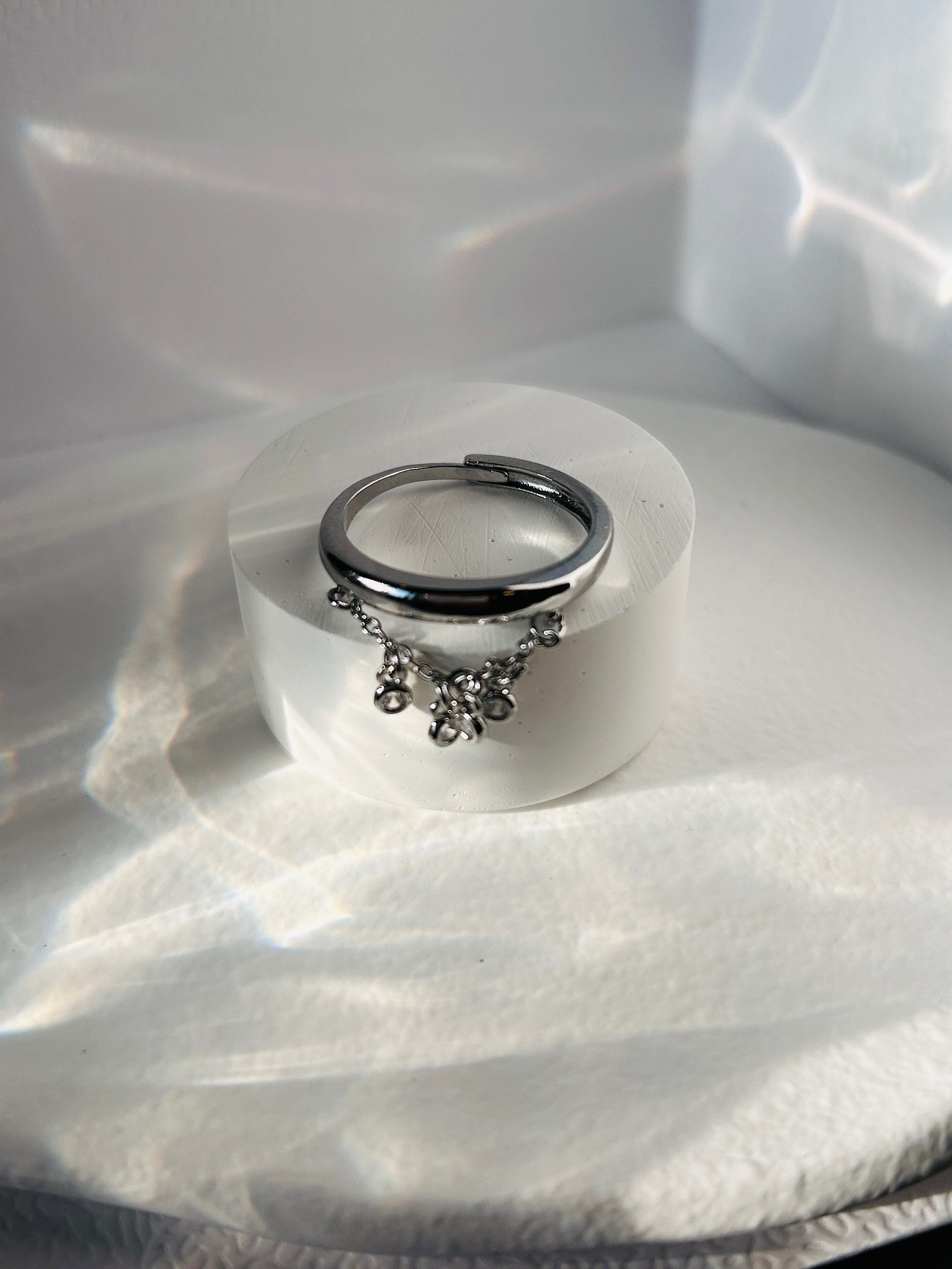 Selene - A shimmer in motion.