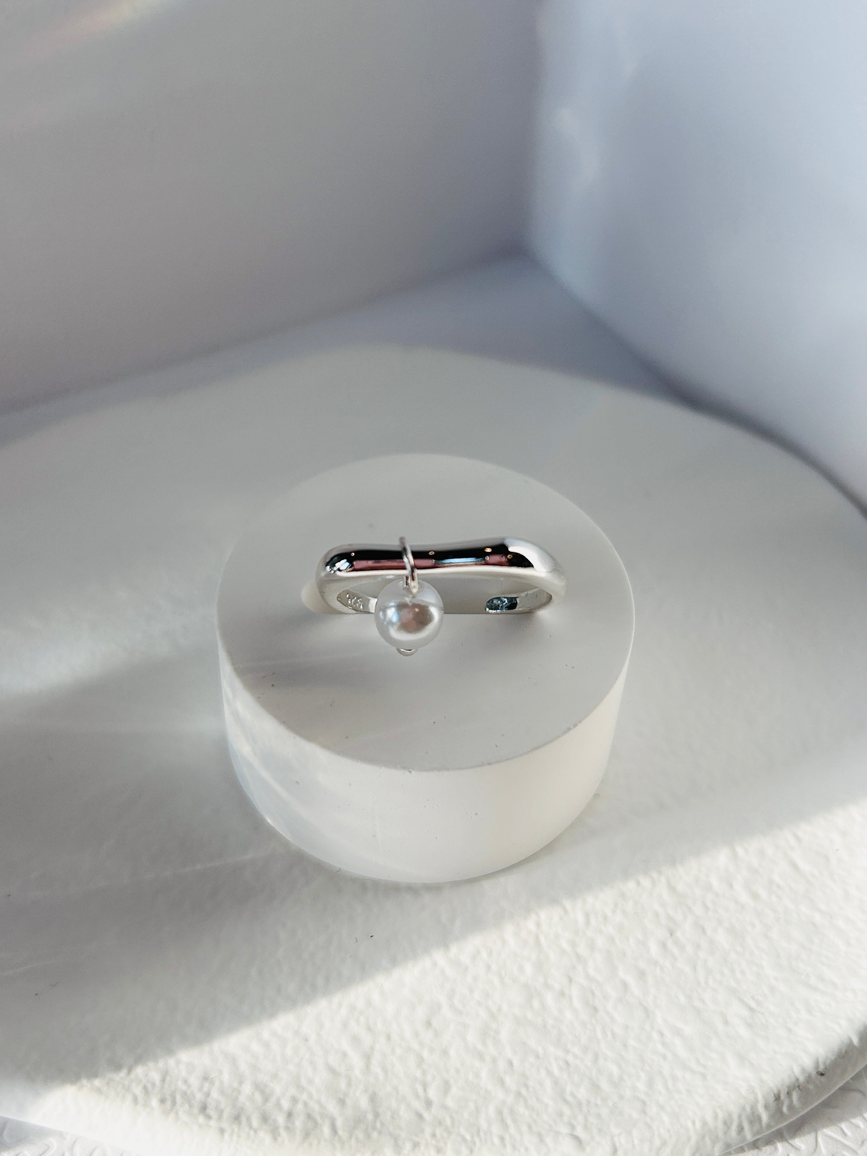 Celia - One pearl. One focus.