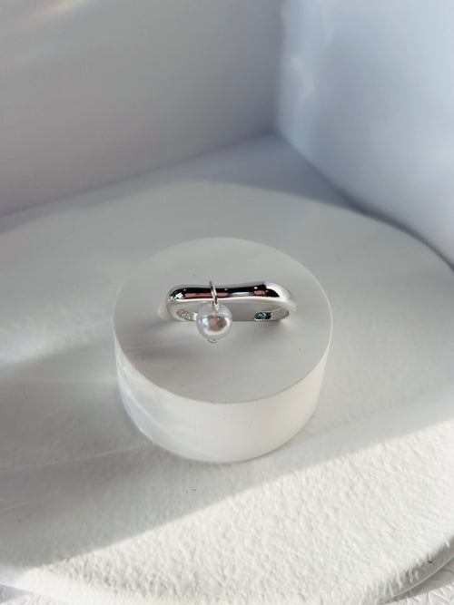 Celia - One pearl. One focus.