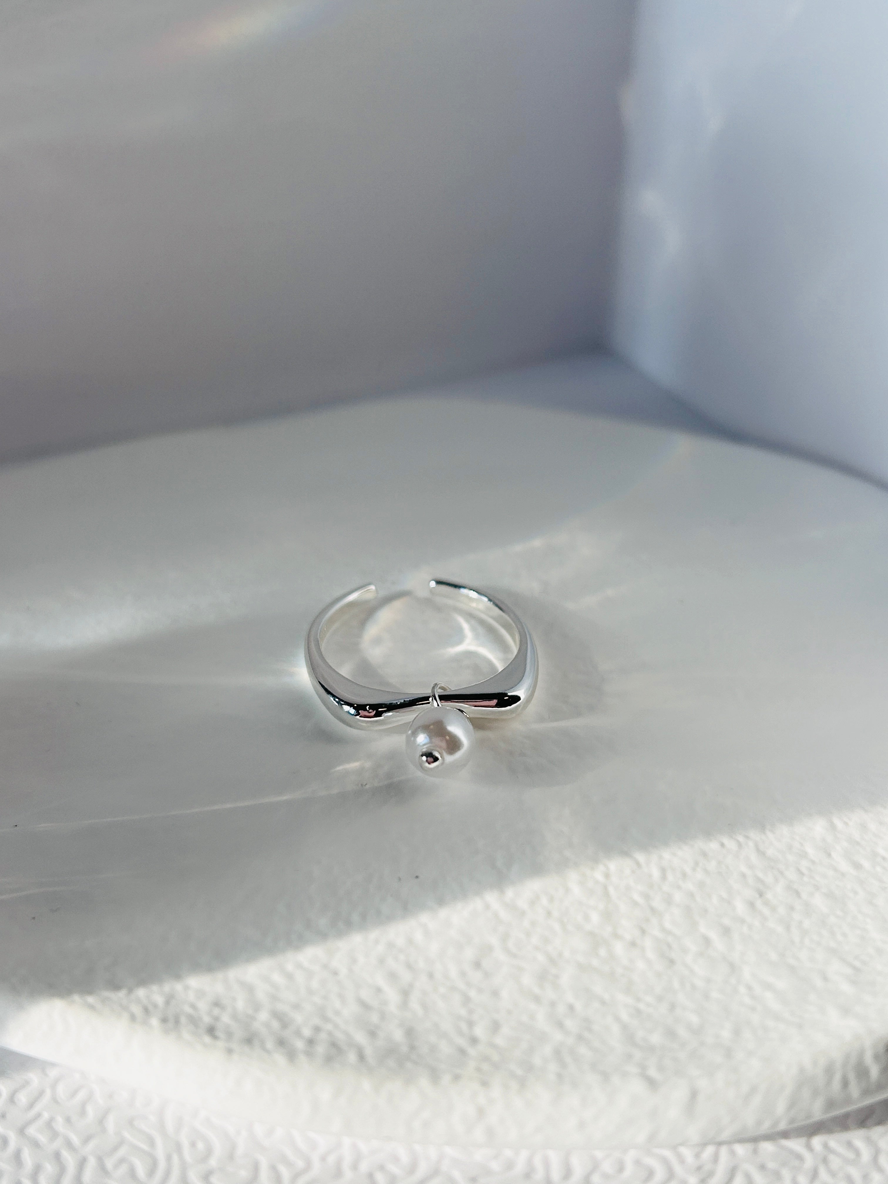 Celia - One pearl. One focus.