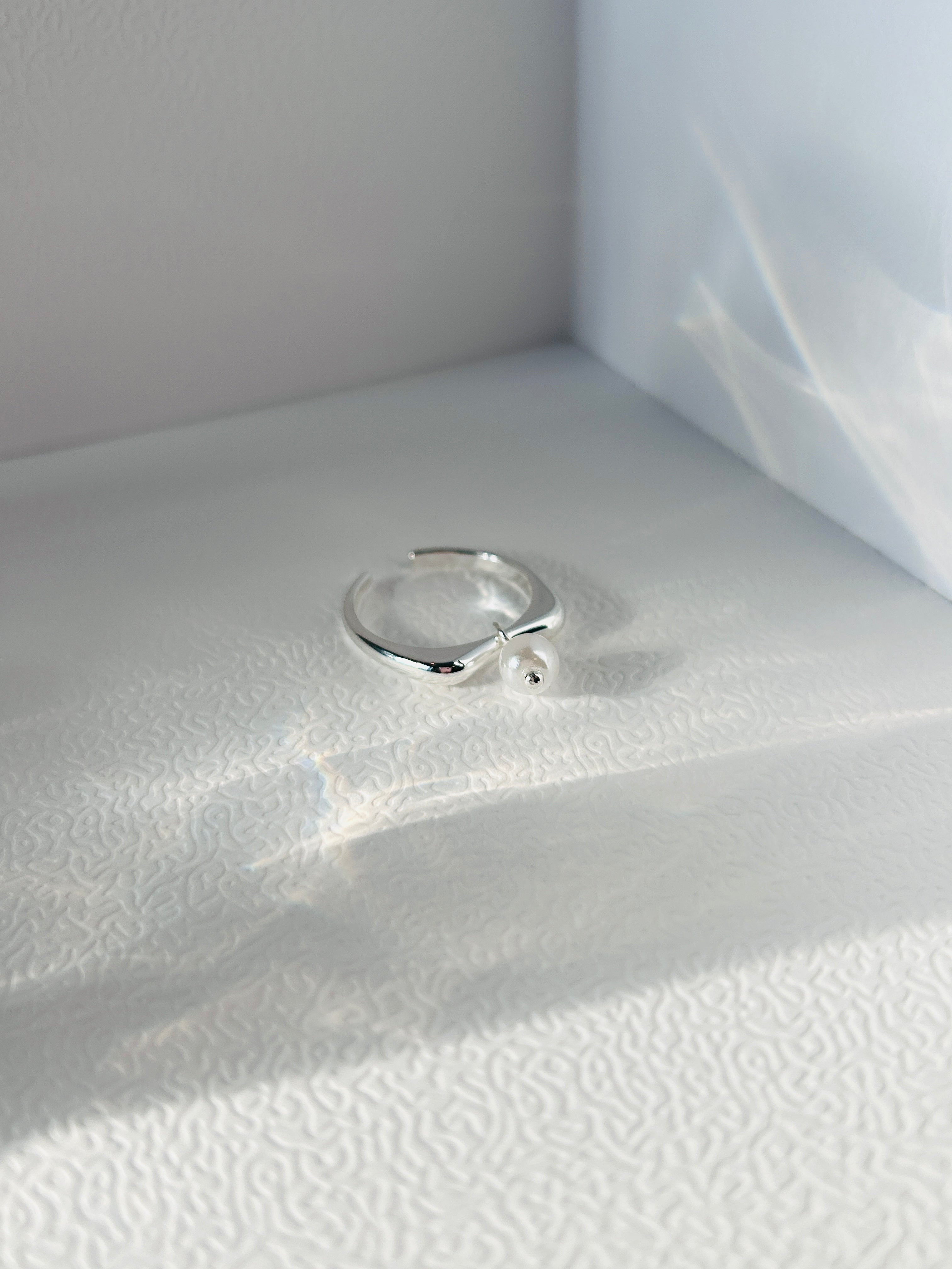 Celia - One pearl. One focus.