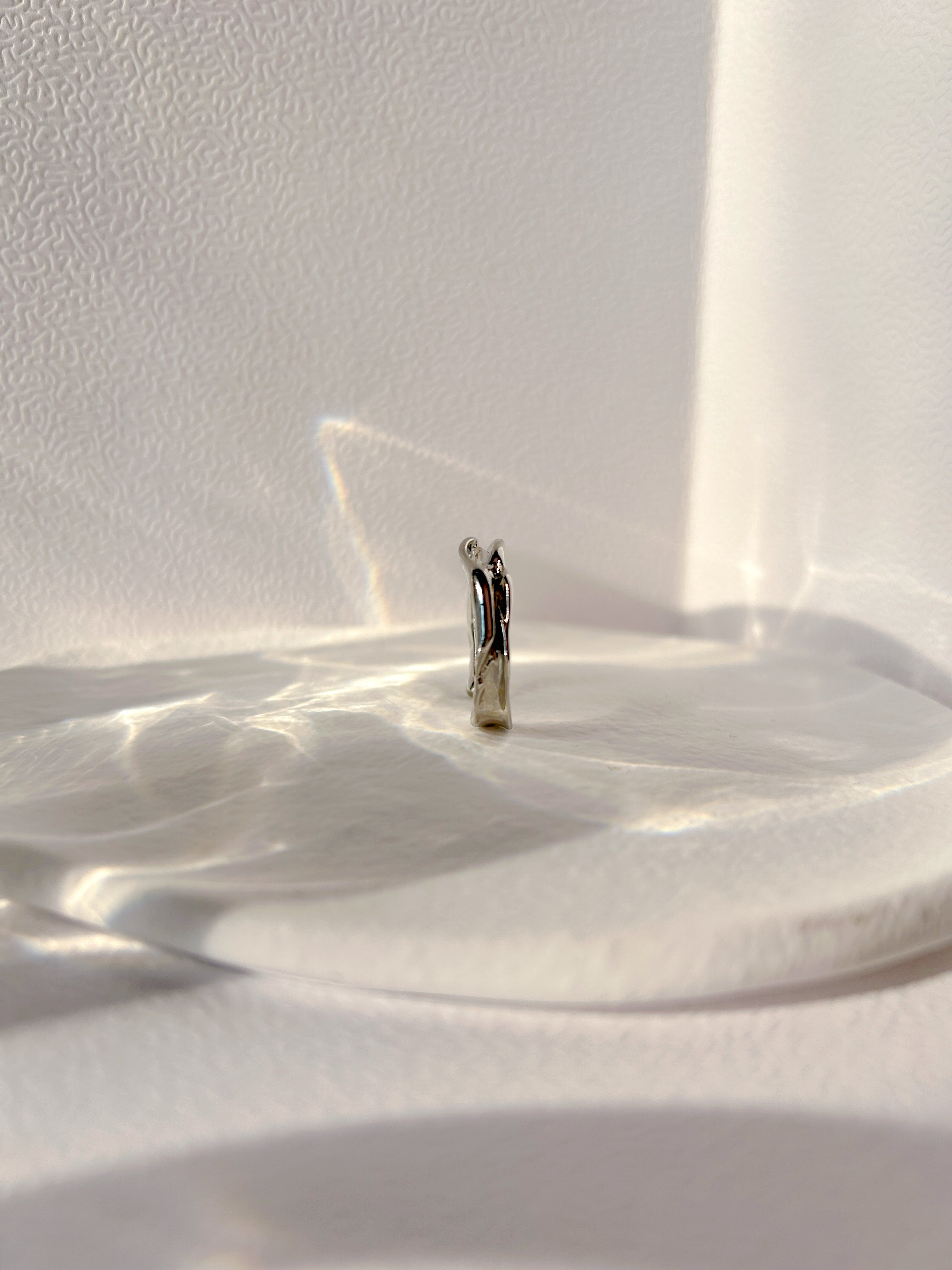 Clara - Form, without symmetry.